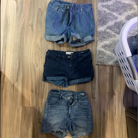 Lot of teen shorts. - Picture 1 of 1